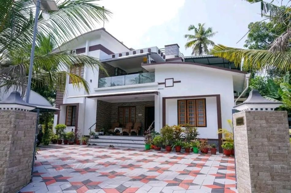 House / Villa For Sale