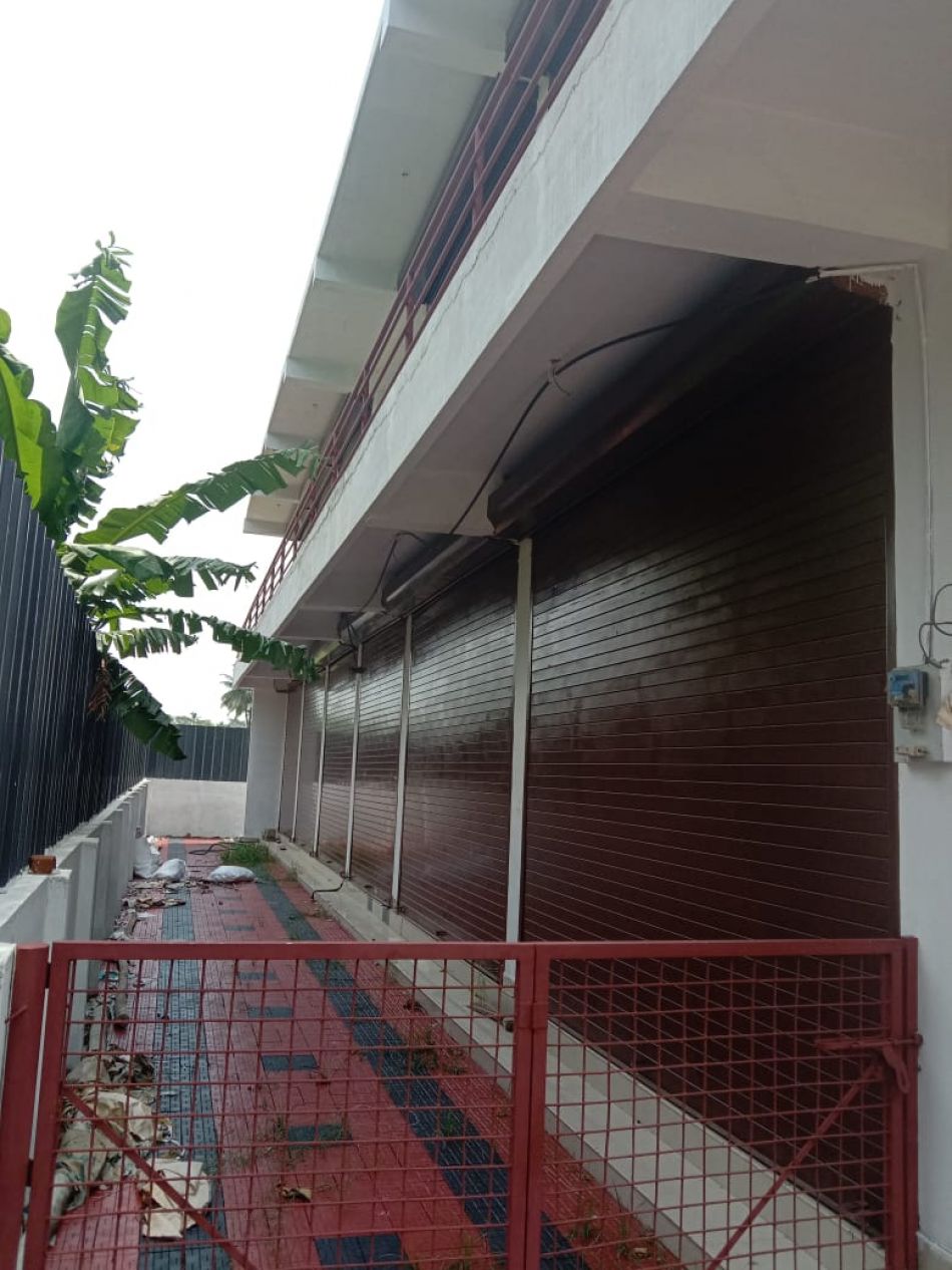 Shop / Showroom For Rent